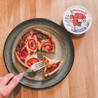 Quiche met La Vache qui rit® en tomaten